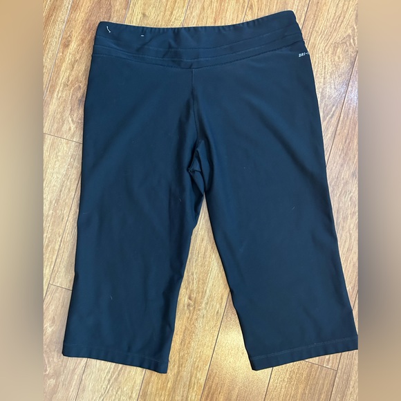 Nike Dri-FIT Women’s Black Cropped Leggings Size XL - Picture 6 of 8
